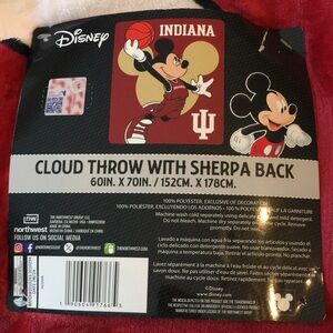 NWT NEW Indiana University IU Basketball Disney Mickey Mouse Cloud Throw HOOSIER
